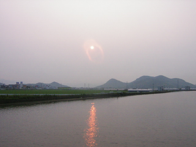 絶海池の朝日と「高間原」