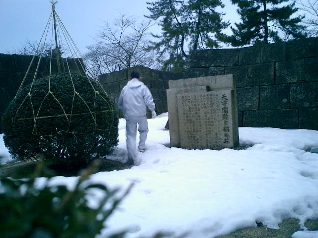 雪の福井城址