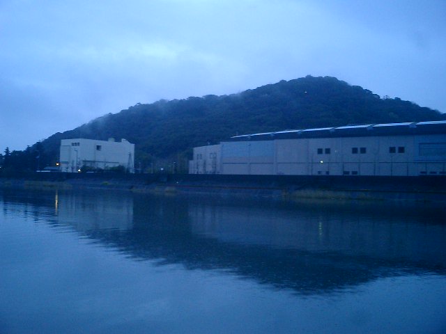 「鏡川」の「筆山」