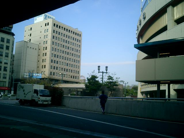 広島市民球場と原爆ドーム