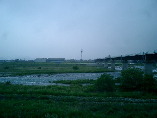 物部川沿いのひまわり乳業南国工場