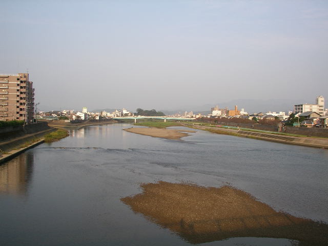 柳原橋から沈下橋跡を見る