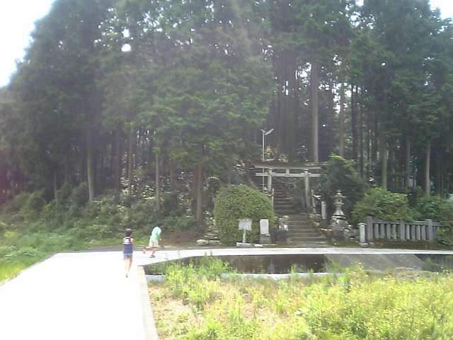 伊野町波川「月田上神社」と蘇鶴温泉