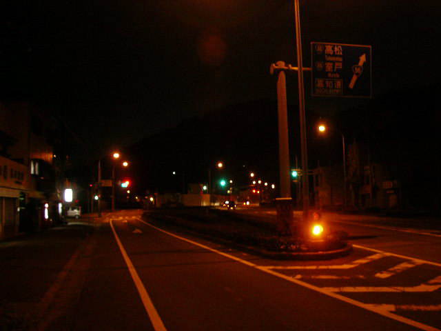 土佐道路、筆山トンネル拡張工事中