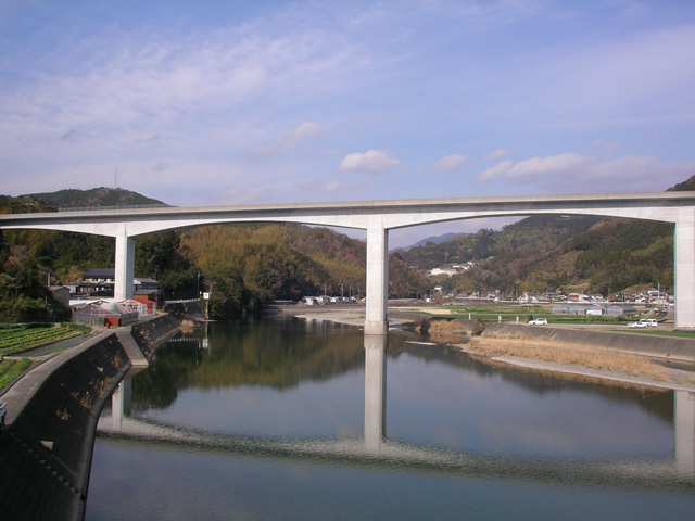 宗安寺橋から眺めた「旧鏡村」