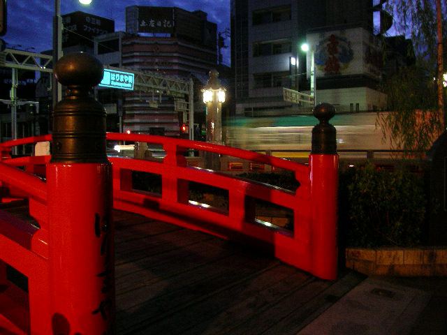 早朝のはりまや橋