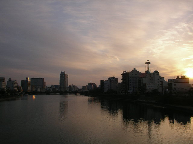 潮江村の夜明け
