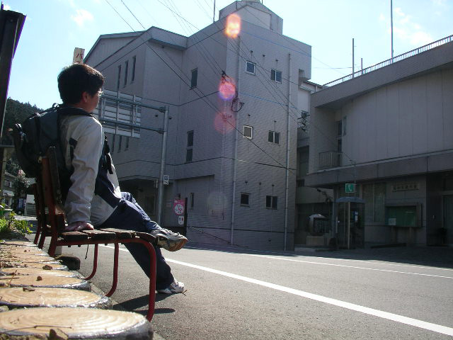 旧鏡村役場、現高知市鏡支所前のバス停