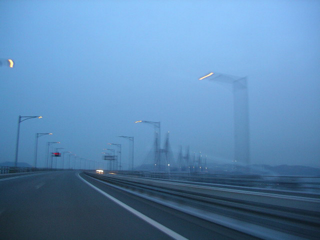 夜明け前の瀬戸大橋