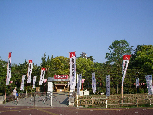 高知城丸の内緑地と功名が辻