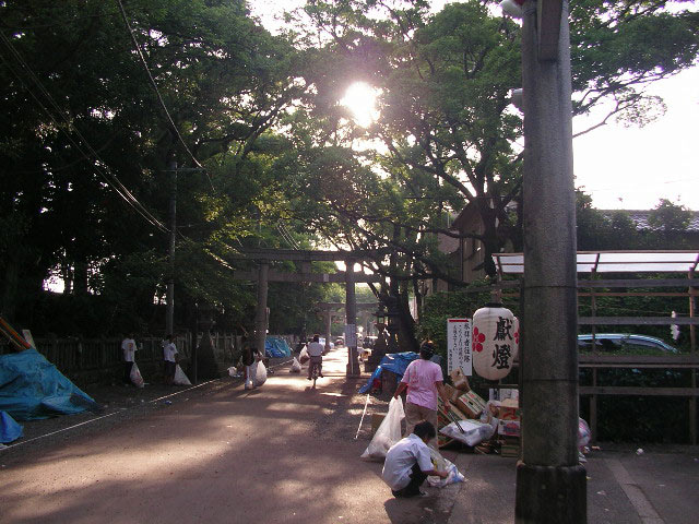 輪抜けさまから一夜明けた潮江天満宮とたこ焼き