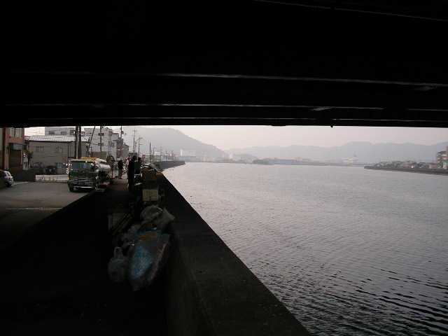 鏡川大橋、不燃ゴミ、浦戸湾、大阪高知特急フェリー