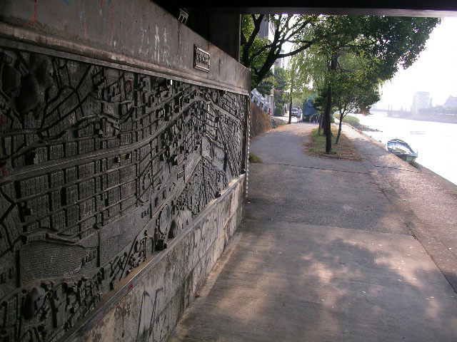 鏡川天神大橋の「鏡川河畔絵地図」