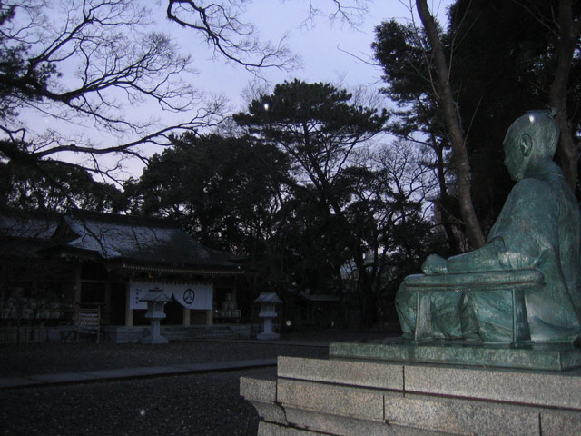 山内神社、山内容堂さんの座像、やまうちかつとよさん