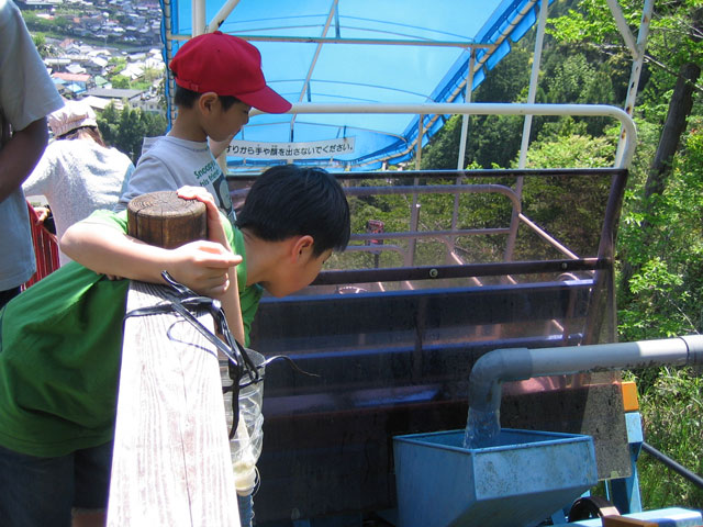 馬路村の「水力」ケーブルカー