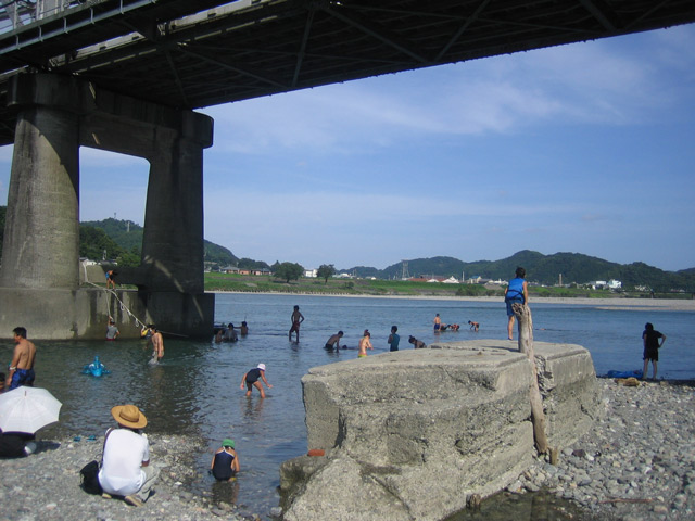 今年も夏休み最後の日曜日は仁淀川でした