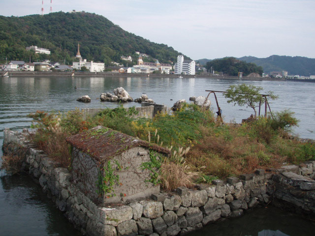 弘化台の東の四角い島