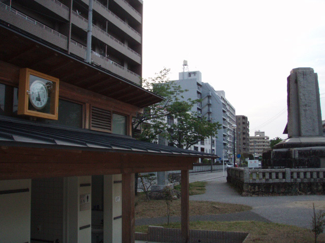 東九反田公園の公衆トイレに時計が