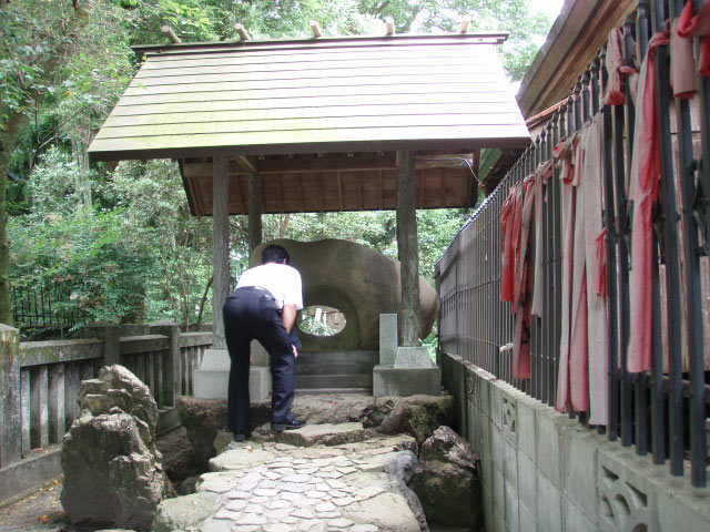 土佐久礼、八幡宮、佐竹義直さん、厄除石