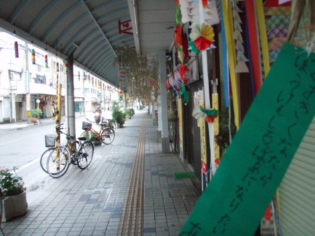 天神橋通り商店街の七夕さんとぼうけんしるばあ