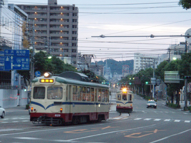 桟橋通、土電電車、高知駅、交通結節点