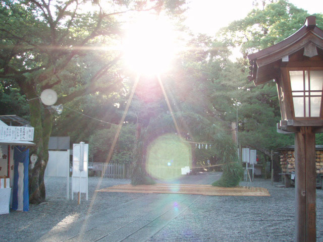 今晩は輪抜け様