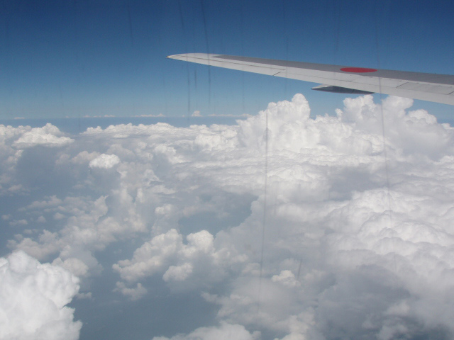 夏空の雲の上