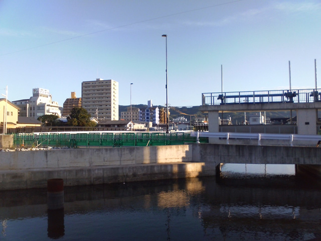 新堀川と江の口川の分岐、昔刎ね橋がありました