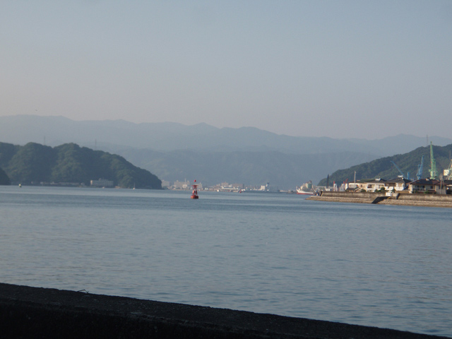 浦戸湾を南から北へ