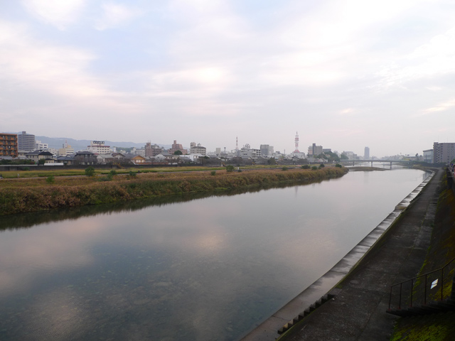月の瀬橋から見た歴史の舞台