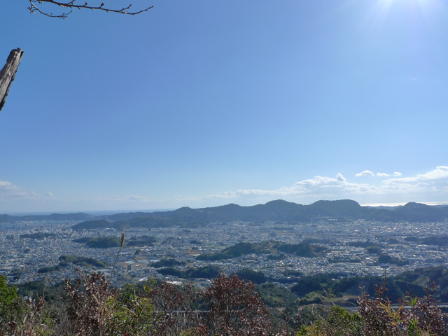 鴻ノ森山頂で歴史を体感する