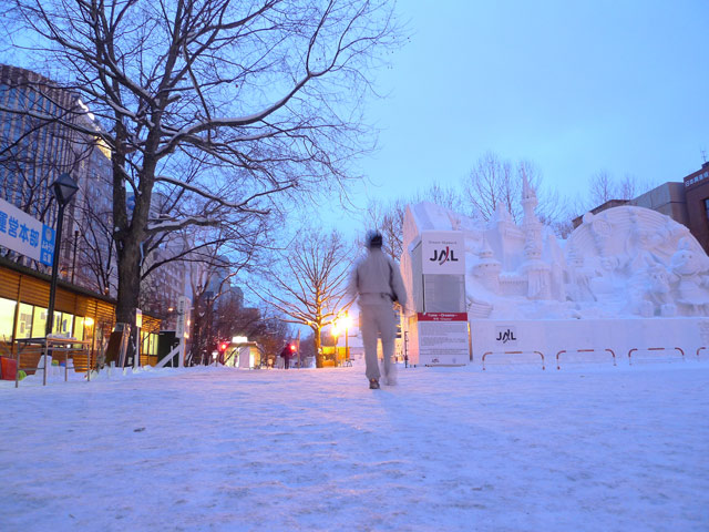 朝のサッポロ雪まつり会場
