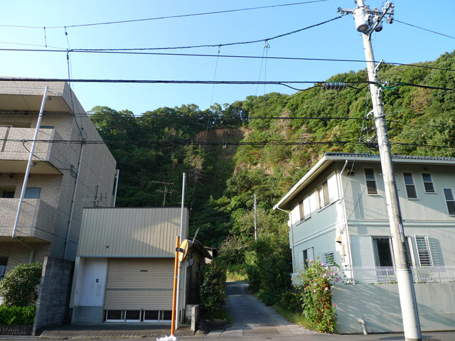 筆山のえぐれは土取り場