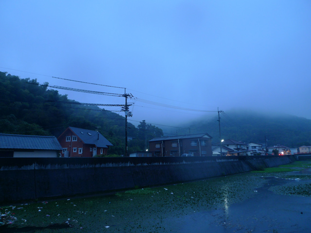 雨の鉢伏山、錦兵団