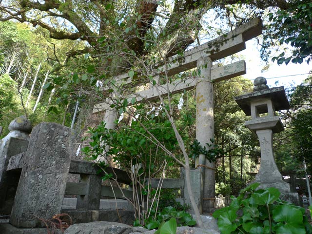 高知市、仁井田神社玉垣の教え