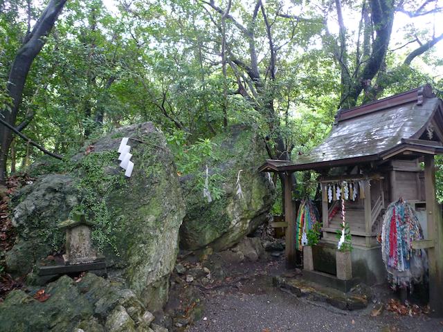 磐座と磐境とヒモロギ