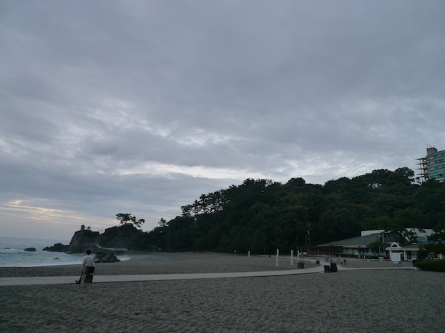 早朝の桂浜と桂浜水族館