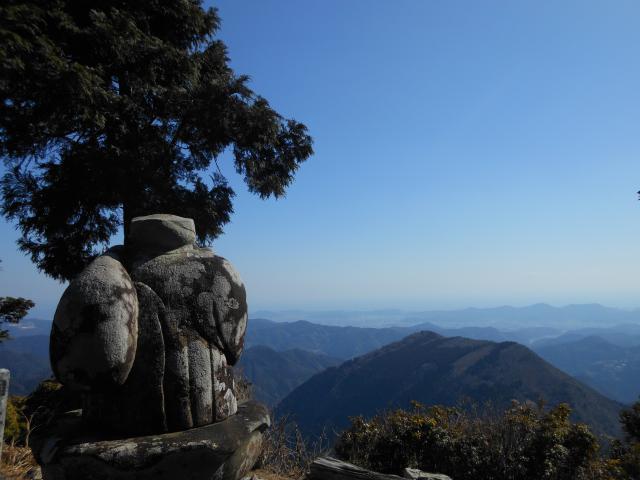 雪光山山頂から、大黒様と一緒に絶景を眺める