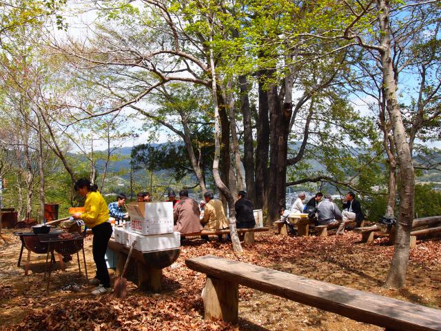 雪ヶ峰牧場の花見、春の贅沢
