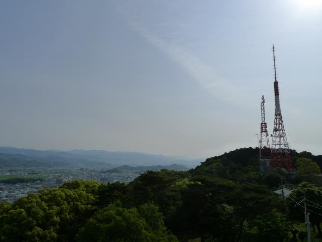 五台山のてっぺんに鉄塔が1本