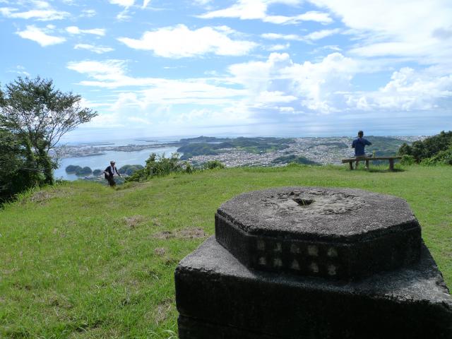 炎天下、鷲尾山頂