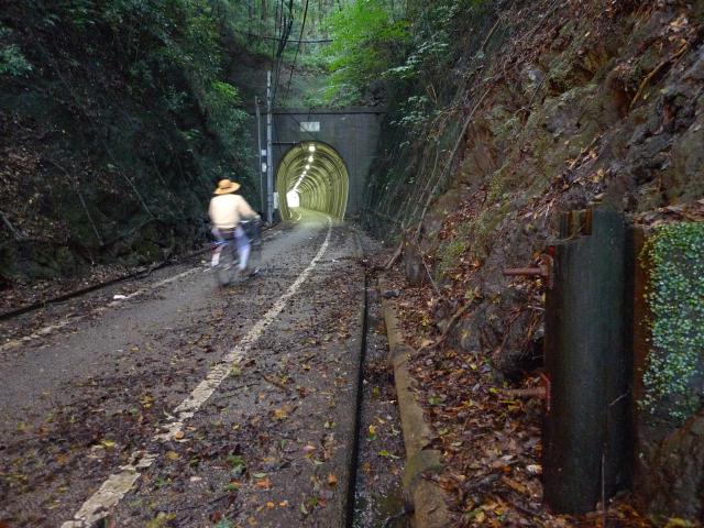 トンネル