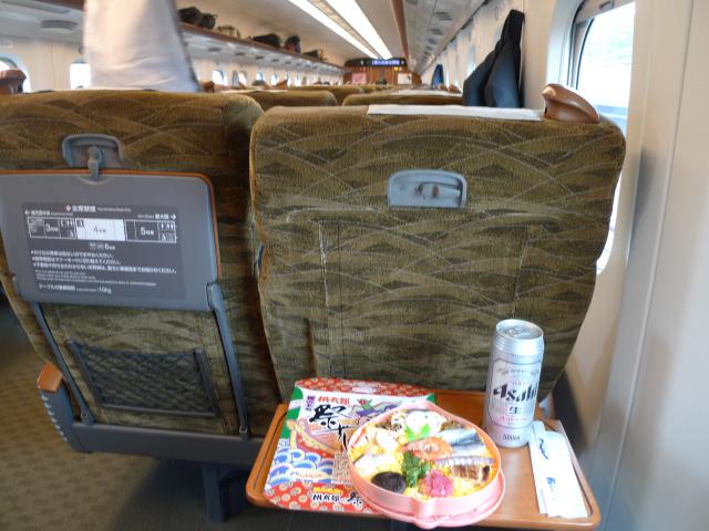新幹線さくら車内で祭ずしを食す