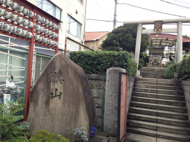 築地の涼しい朝、旗山