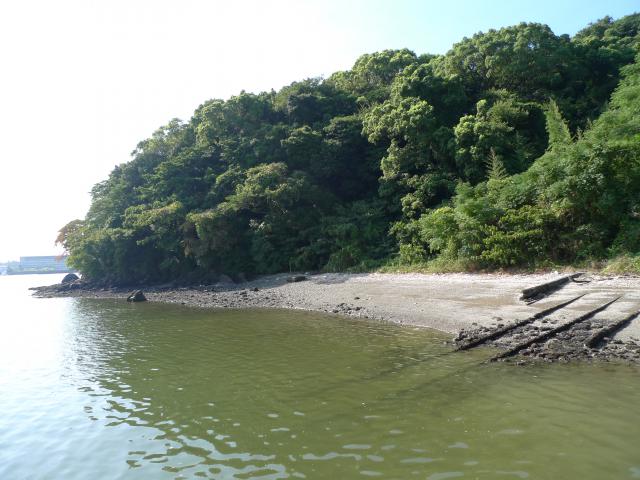 御畳瀬(みませ)の震洋隊、海岸のレール