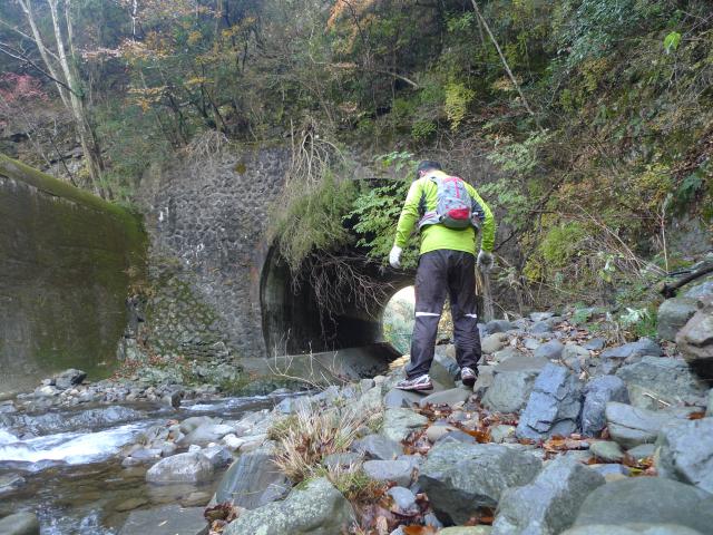 坪尻駅、水のトンネル探検