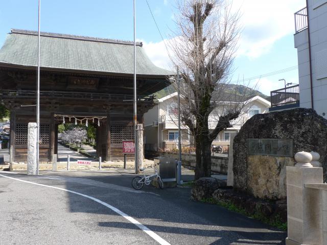 土佐神社前、古墳の天井石