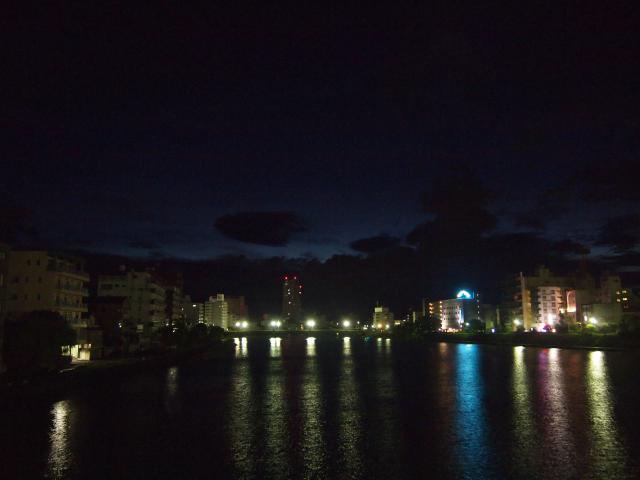 台風が過ぎ去った、夜明け前の鏡川