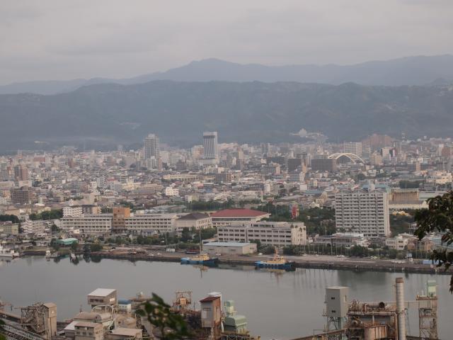 南嶺からお城下、北山を眺める