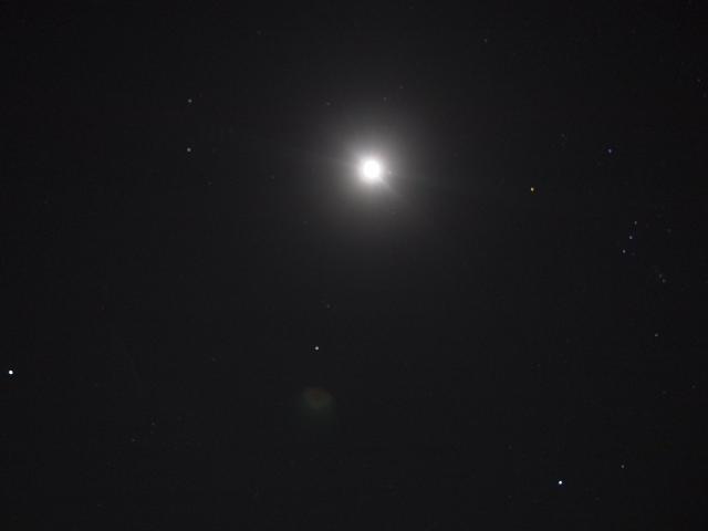 カラフルな星々とお月様